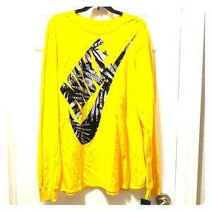 NEW‼️‼️🔥 Nike shirt 💛